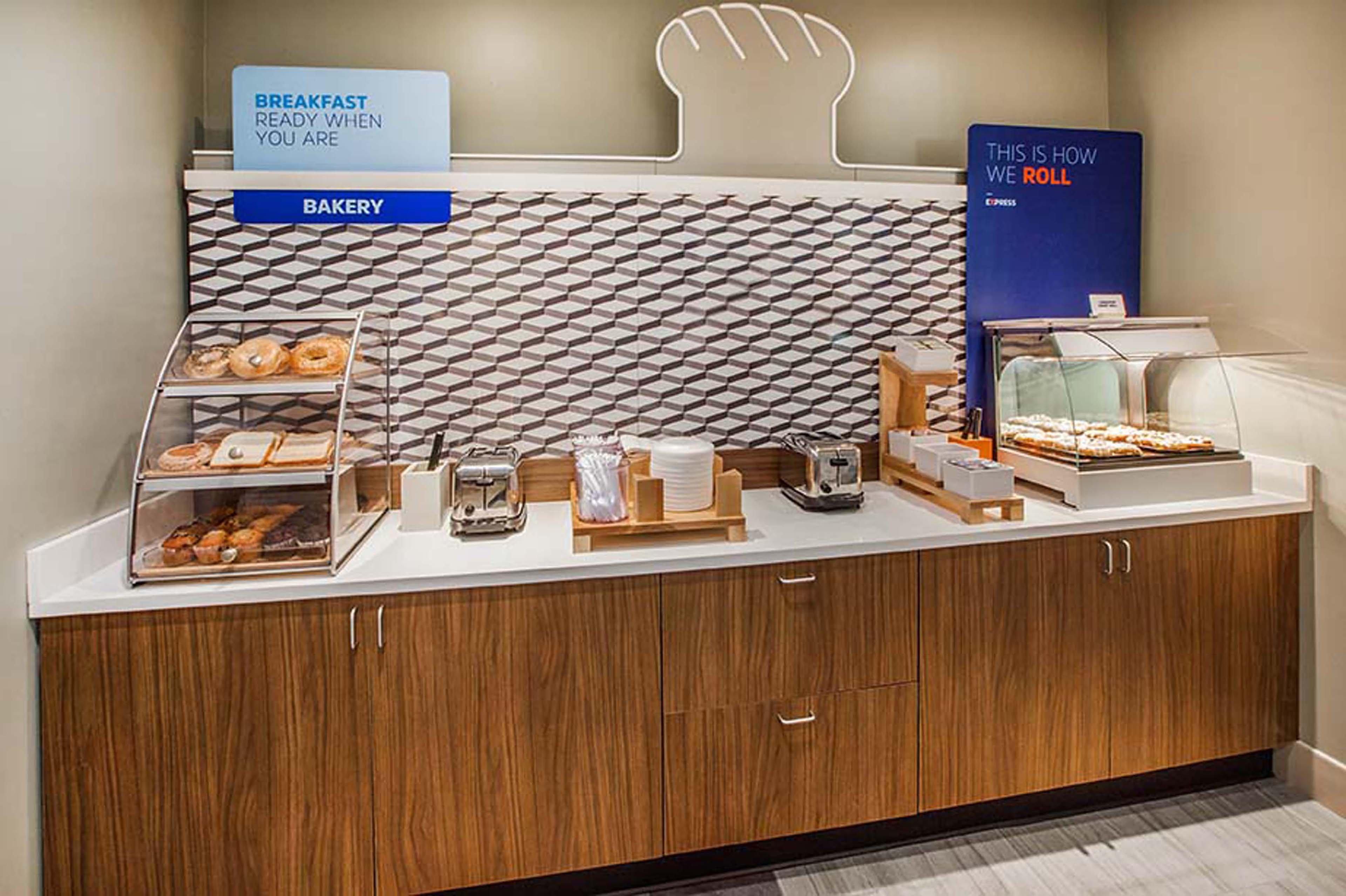 Holiday Inn Express And Suites Los Alamos Entrada Park By Ihg Bagian luar foto