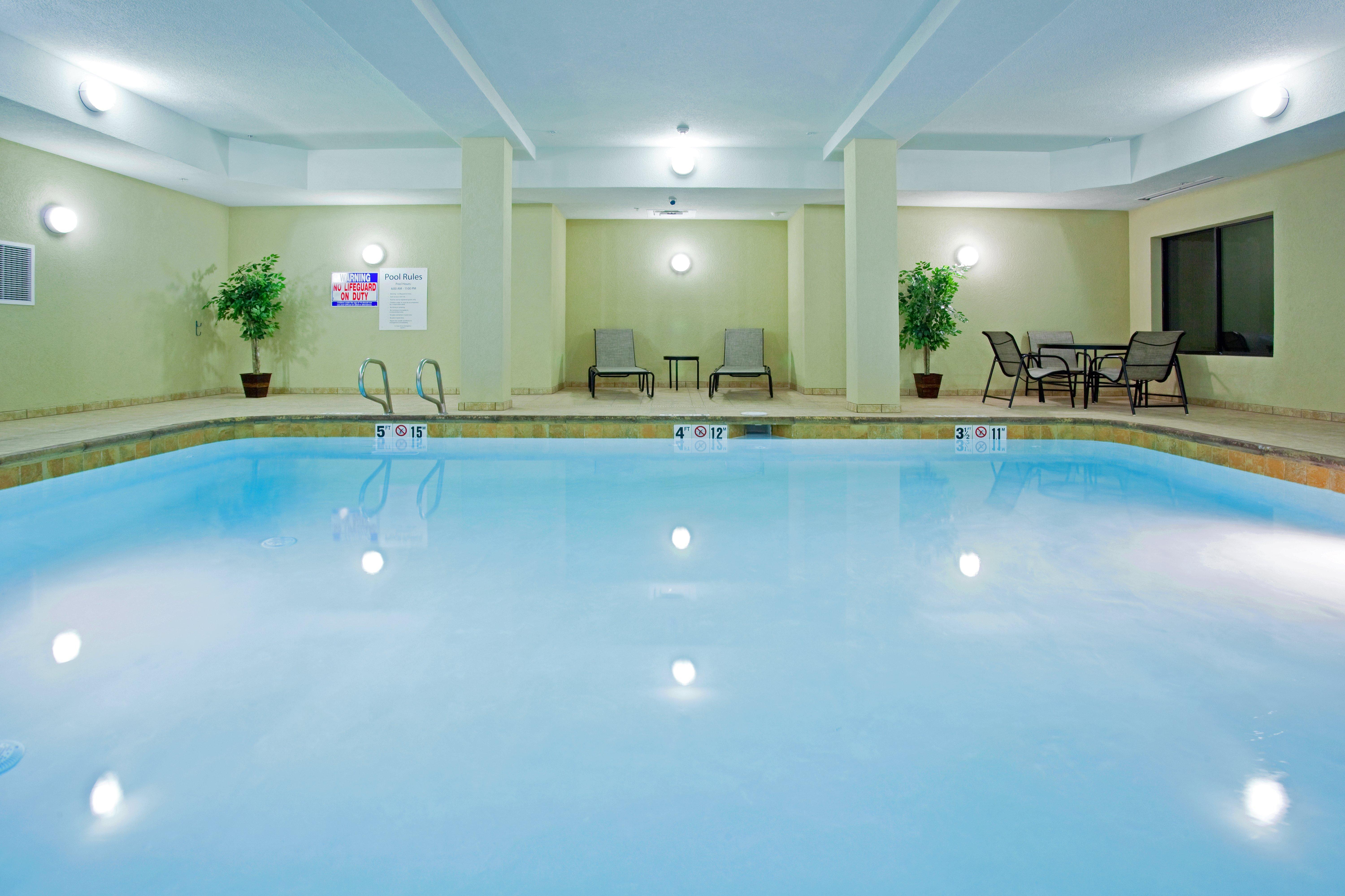Holiday Inn Express And Suites Los Alamos Entrada Park By Ihg Bagian luar foto