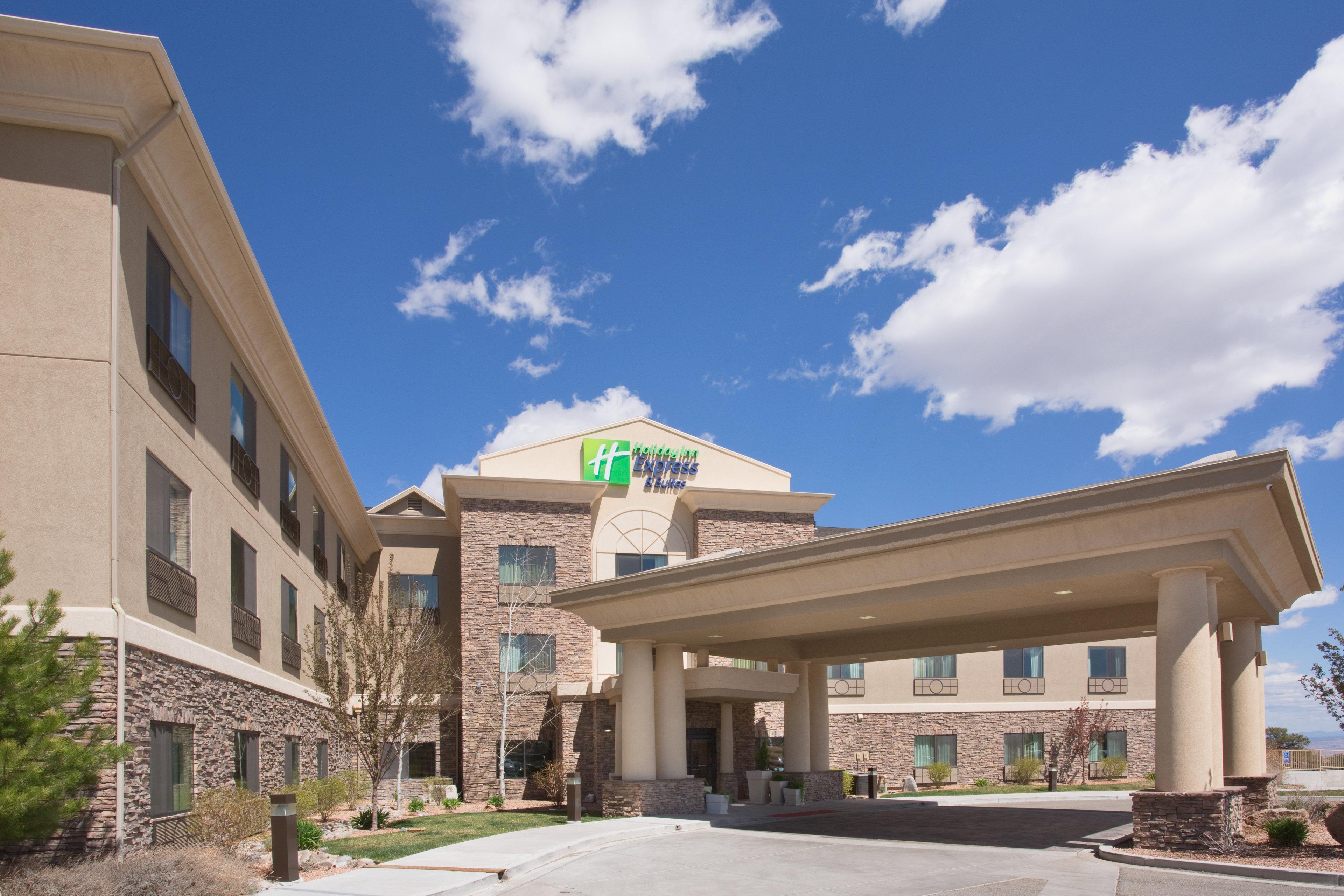 Holiday Inn Express And Suites Los Alamos Entrada Park By Ihg Bagian luar foto