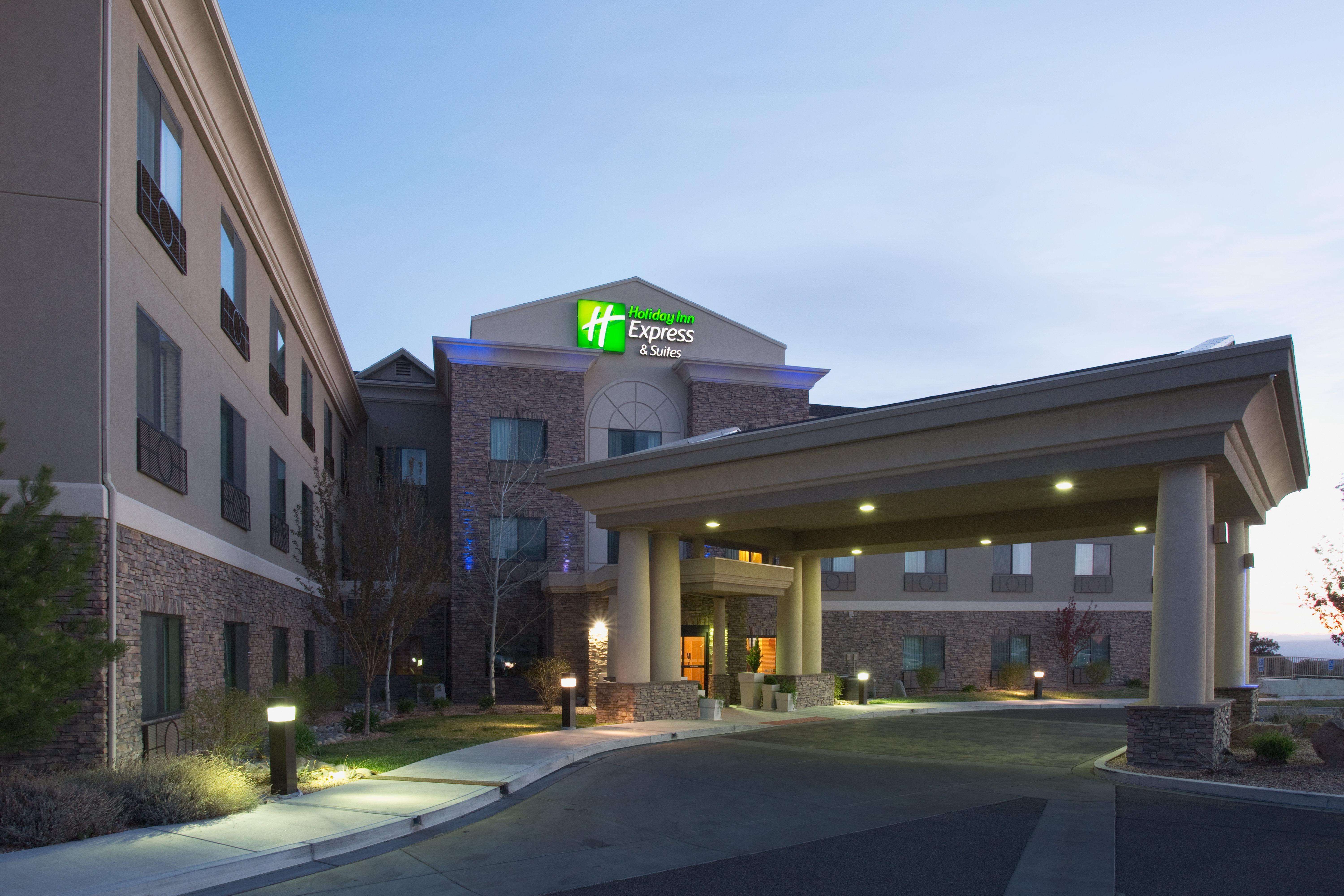 Holiday Inn Express And Suites Los Alamos Entrada Park By Ihg Bagian luar foto