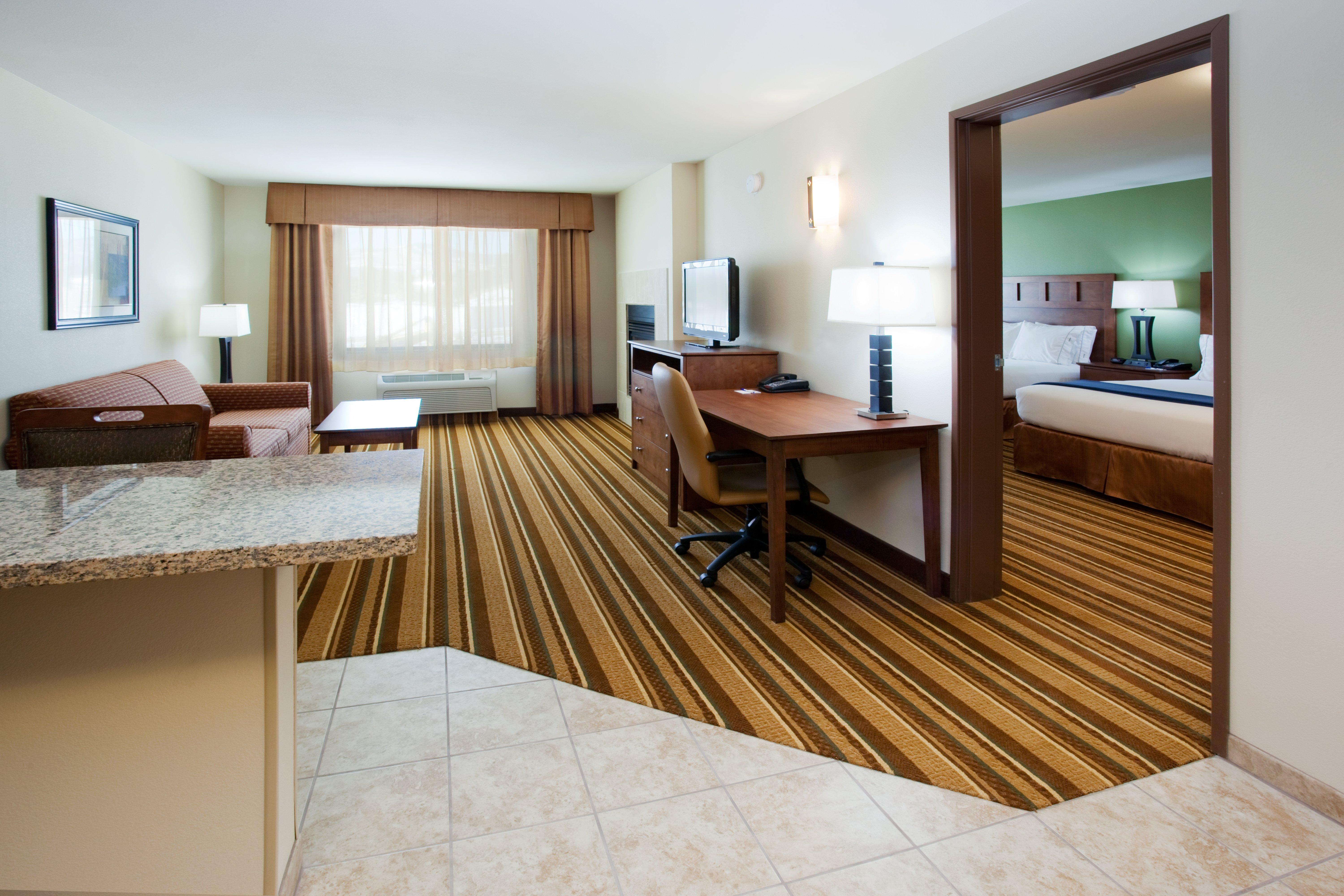 Holiday Inn Express And Suites Los Alamos Entrada Park By Ihg Bagian luar foto